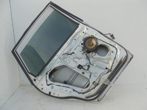 PUERTA TRASERA IZQUIERDA Mitsubishi GRANDIS (NA0W) 