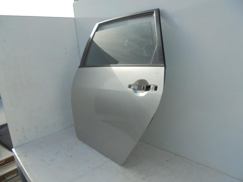 PUERTA TRASERA IZQUIERDA Mitsubishi GRANDIS (NA0W) 