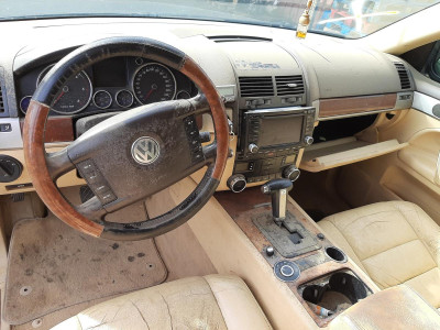 VOLKSWAGEN TOUAREG (7LA)