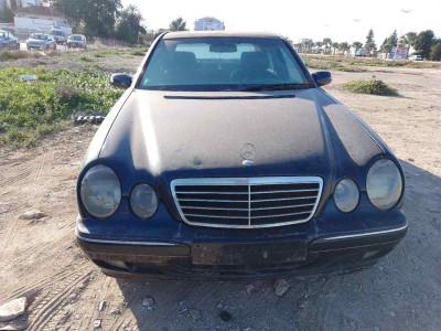 MERCEDES-BENZ CLASE E (BM 210) BERLINA