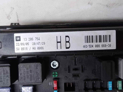 CAJA RELES / FUSIBLES OPEL ASTRA H GTC 