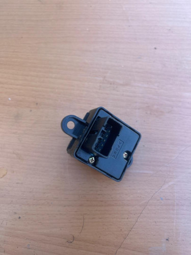 MANDO ELEVALUNAS DELANTERO DERECHO Hyundai ATOS (EM) 