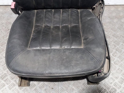  ASIENTO DELANTERO IZQUIERDO 