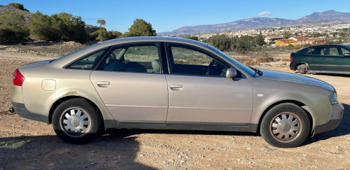 AUDI A6 BERLINA (4B2) — vehículo donante para recambios 