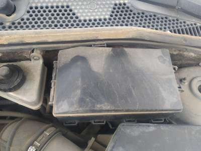 CAJA RELES / FUSIBLES