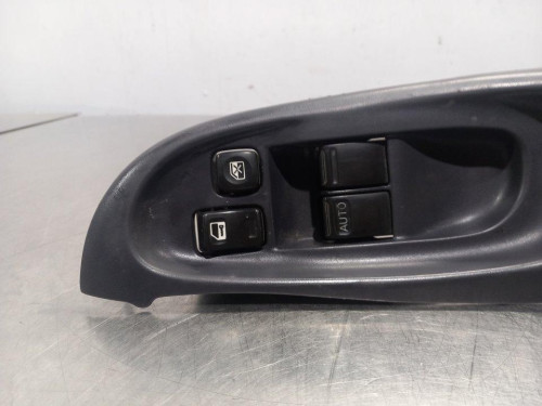MANDO ELEVALUNAS DELANTERO IZQUIERDO Nissan ALMERA (N16/E) 