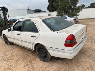 MERCEDES-BENZ CLASE C (BM 202) BERLINA