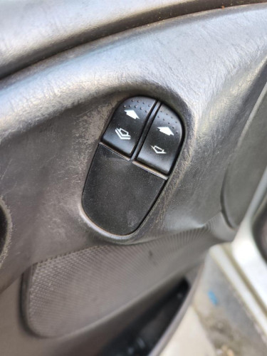 MANDO ELEVALUNAS DELANTERO IZQUIERDO, FORD, FOCUS FAMILIAR (CAK)