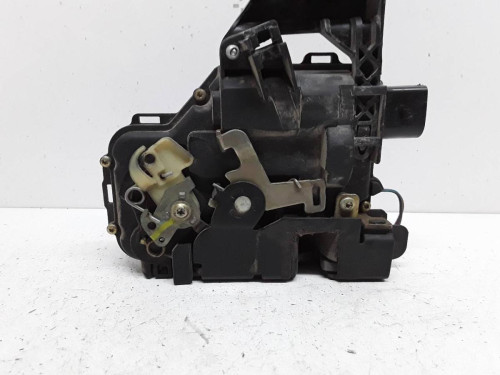 CERRADURA PUERTA DELANTERA IZQUIERDA VOLKSWAGEN PASSAT BERLINA (3B2) 