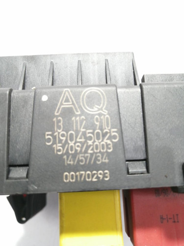  CAJA RELES / FUSIBLES Opel VECTRA C BERLINA 