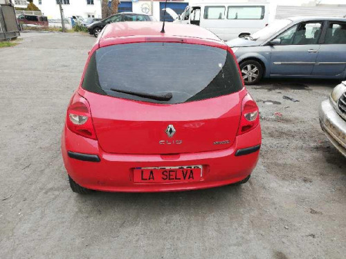 RENAULT CLIO III — vehículo donante para recambios 