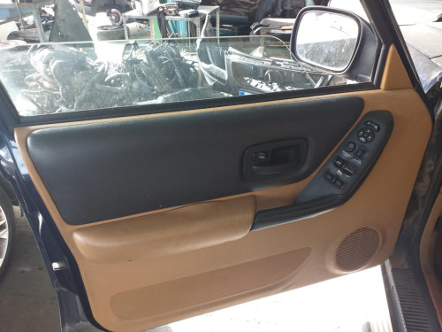 CHRYSLER JEEP CHEROKEE (J) — vehículo donante para recambios 