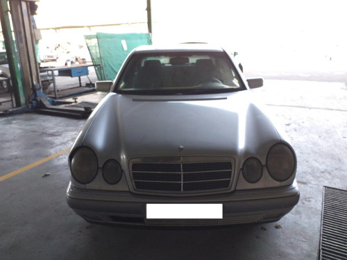  MERCEDES-BENZ CLASE E (BM 210) BERLINA 