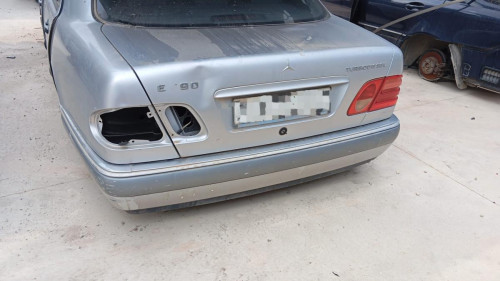  MERCEDES-BENZ CLASE E (BM 210) BERLINA 