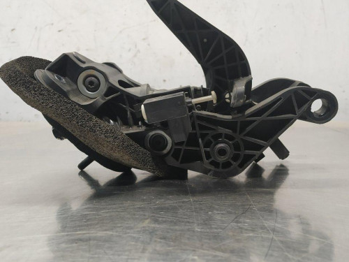 PEDAL EMBRAGUE FORD FIESTA (CNN) 