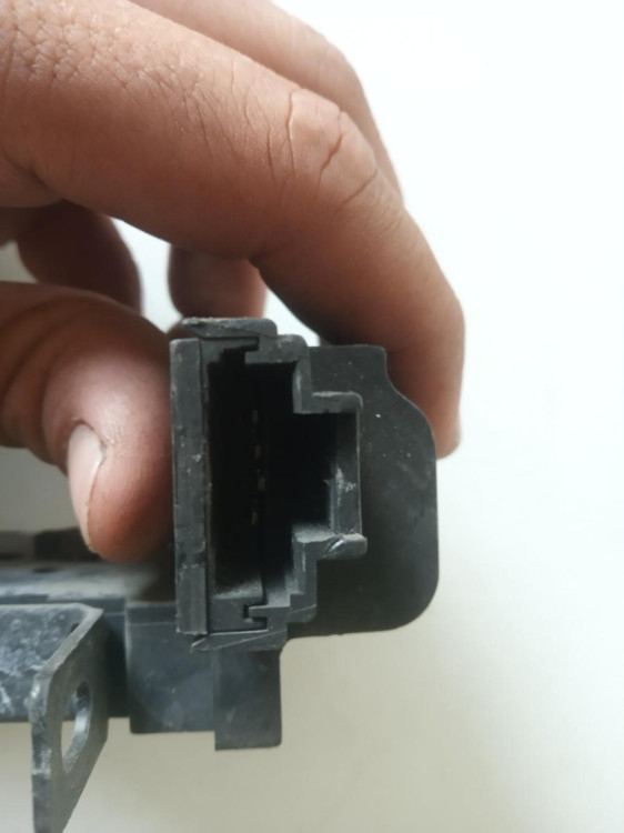 CERRADURA MALETERO / PORTON