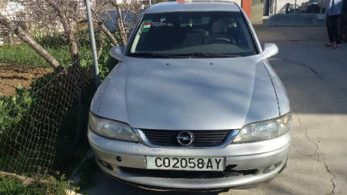  OPEL VECTRA B BERLINA 