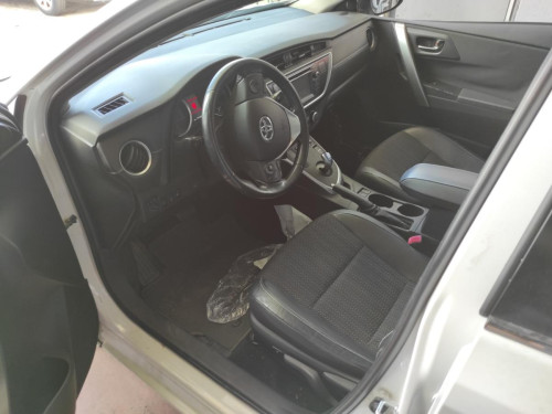TOYOTA AURIS (E18) — vehículo donante para recambios 