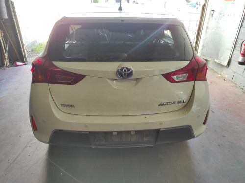 TOYOTA AURIS (E18) — vehículo donante para recambios 