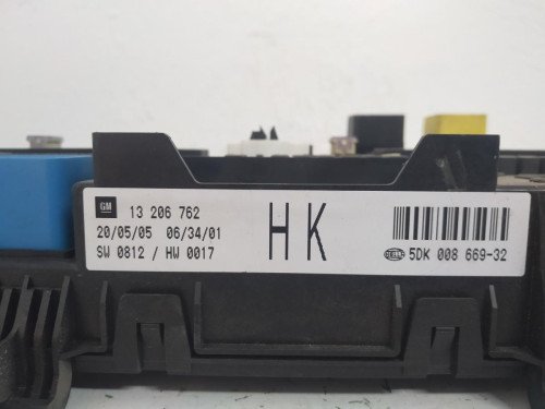 CAJA RELES / FUSIBLES OPEL ASTRA H GTC 