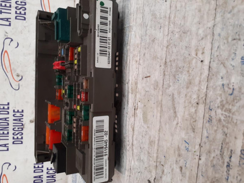  CAJA RELES / FUSIBLES 