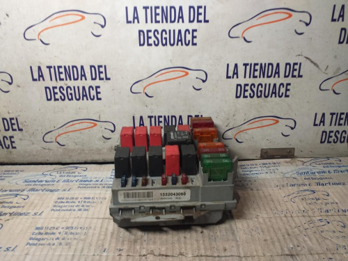  CAJA RELES / FUSIBLES 