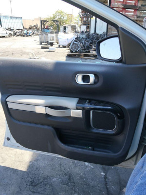 GUARNECIDO PUERTA DELANTERA IZQUIERDA
