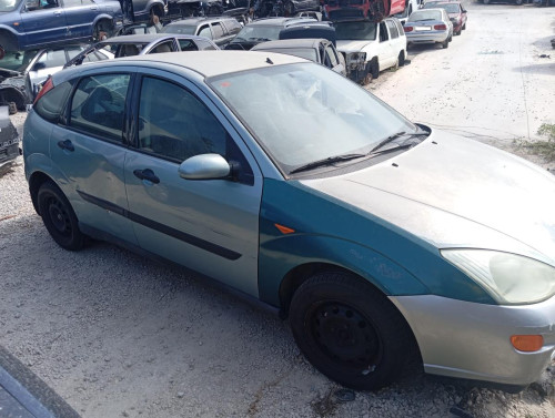  FORD FOCUS BERLINA (CAK) 