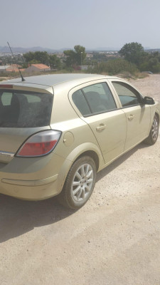 OPEL ASTRA H BERLINA