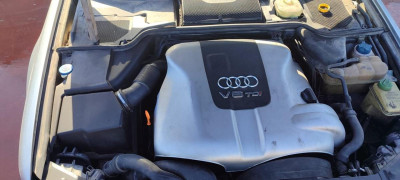 AUDI A8 (D2)