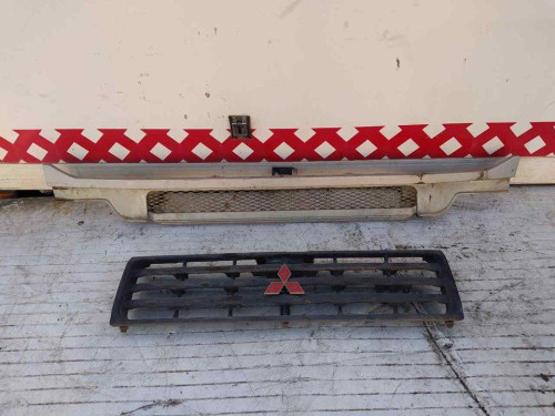  REJILLA DELANTERA MITSUBISHI MONTERO (V20/V40) 