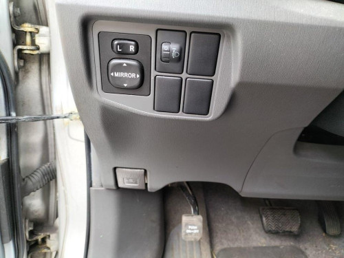  TOYOTA PRIUS (ZVW30) 