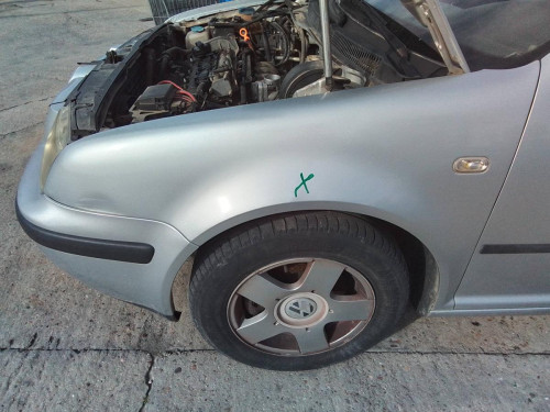ALETA DELANTERA IZQUIERDA Volkswagen BORA BERLINA (1J2)(1998) 