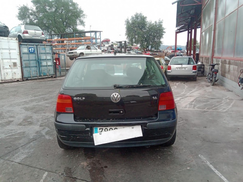 VOLKSWAGEN GOLF IV BERLINA (1J1)(10.1997) — vehículo donante para recambios 