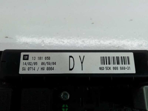  CAJA RELES / FUSIBLES Opel ASTRA H BERLINA 
