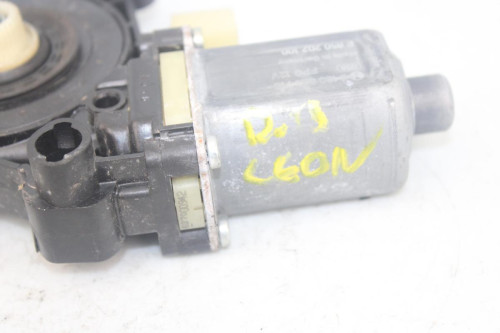 MOTOR ELEVALUNAS DELANTERO DERECHO 