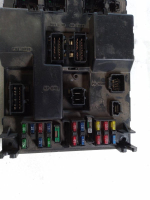 CAJA RELES / FUSIBLES