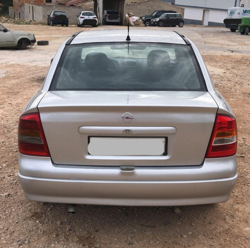 OPEL ASTRA G BERLINA — vehículo donante para recambios 