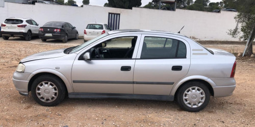 OPEL ASTRA G BERLINA — vehículo donante para recambios 