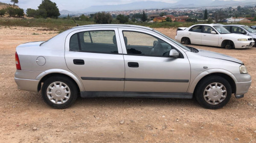 OPEL ASTRA G BERLINA — vehículo donante para recambios 