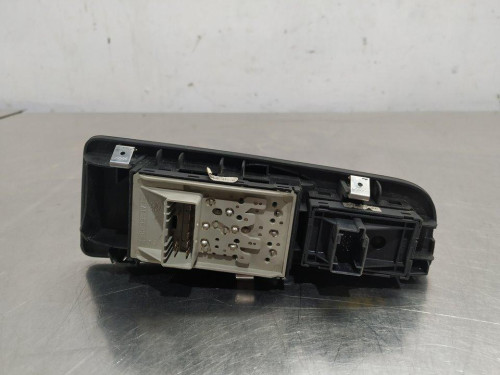 MANDO ELEVALUNAS DELANTERO IZQUIERDO Fiat GRANDE PUNTO (199) 