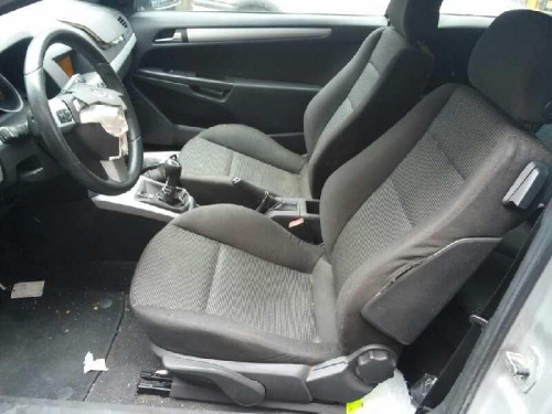  OPEL ASTRA H GTC 