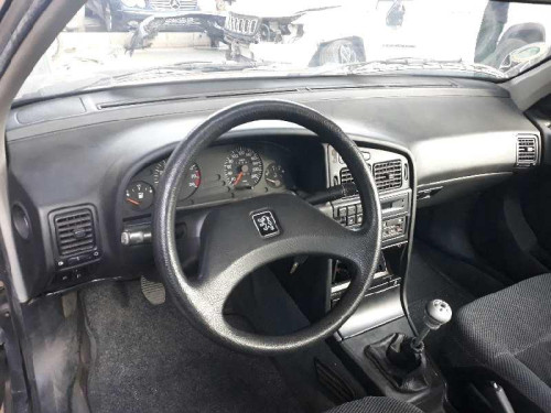  PEUGEOT 405 BERLINA 