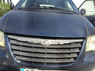 REJILLA DELANTERA Chrysler Voyager (RG)(2001->)