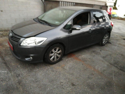 TOYOTA AURIS (E15)