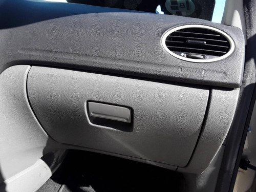 GUANTERA FORD FOCUS BERLINA (CB4) 