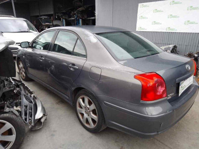 TOYOTA AVENSIS BERLINA (T25)