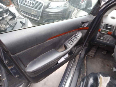 TOYOTA AVENSIS BERLINA (T25)