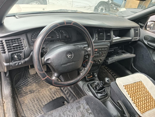 OPEL VECTRA B BERLINA — vehículo donante para recambios 