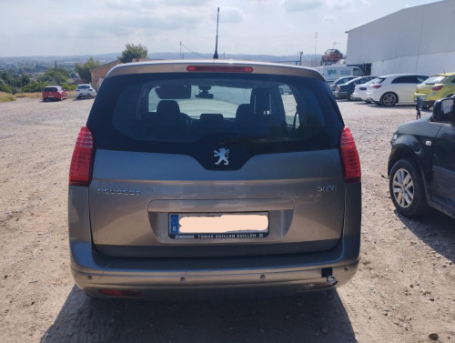 PEUGEOT 5008 — vehículo donante para recambios 